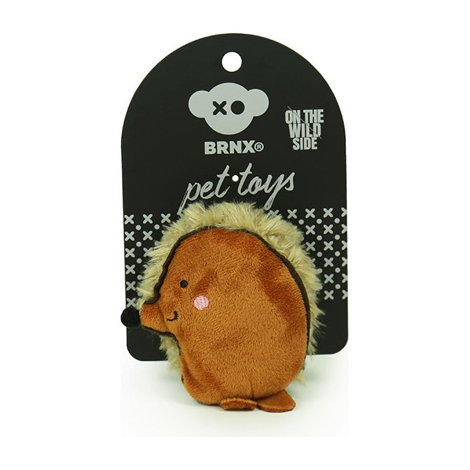 BRNX Maxi Toy juguete de peluche para gatos con forma de un erizo café con el lomo crema, en su tarjeta de la marca