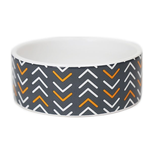 BRNX plato de cerámica minimalista con estampado de flechas en gris, naranjo y blanco, vista 2