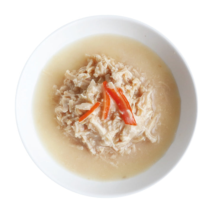 Kit Cat Goat Milk Gourmet pollo y cangrejo servido en plato
