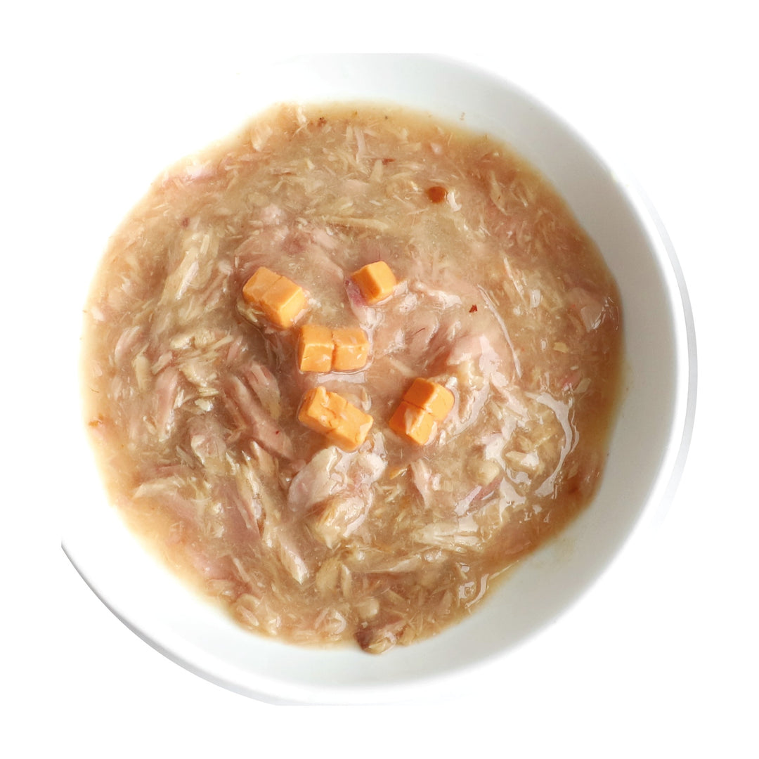 Kit Cat Goat Milk Gourmet atún y queso servido en plato