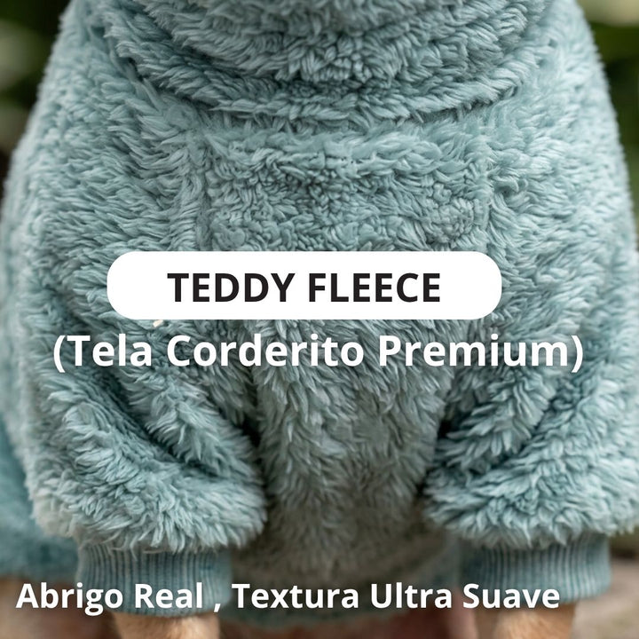 Pet Lounge corderito celeste perro usando producto
