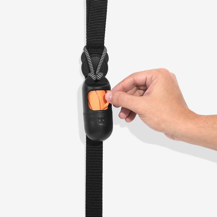Zee Dog Dispensador de Bolsitas Negro + 1 Rollo Bolsitas