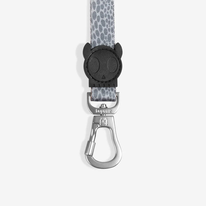 Reebok Suede correa para perros detalle diseño