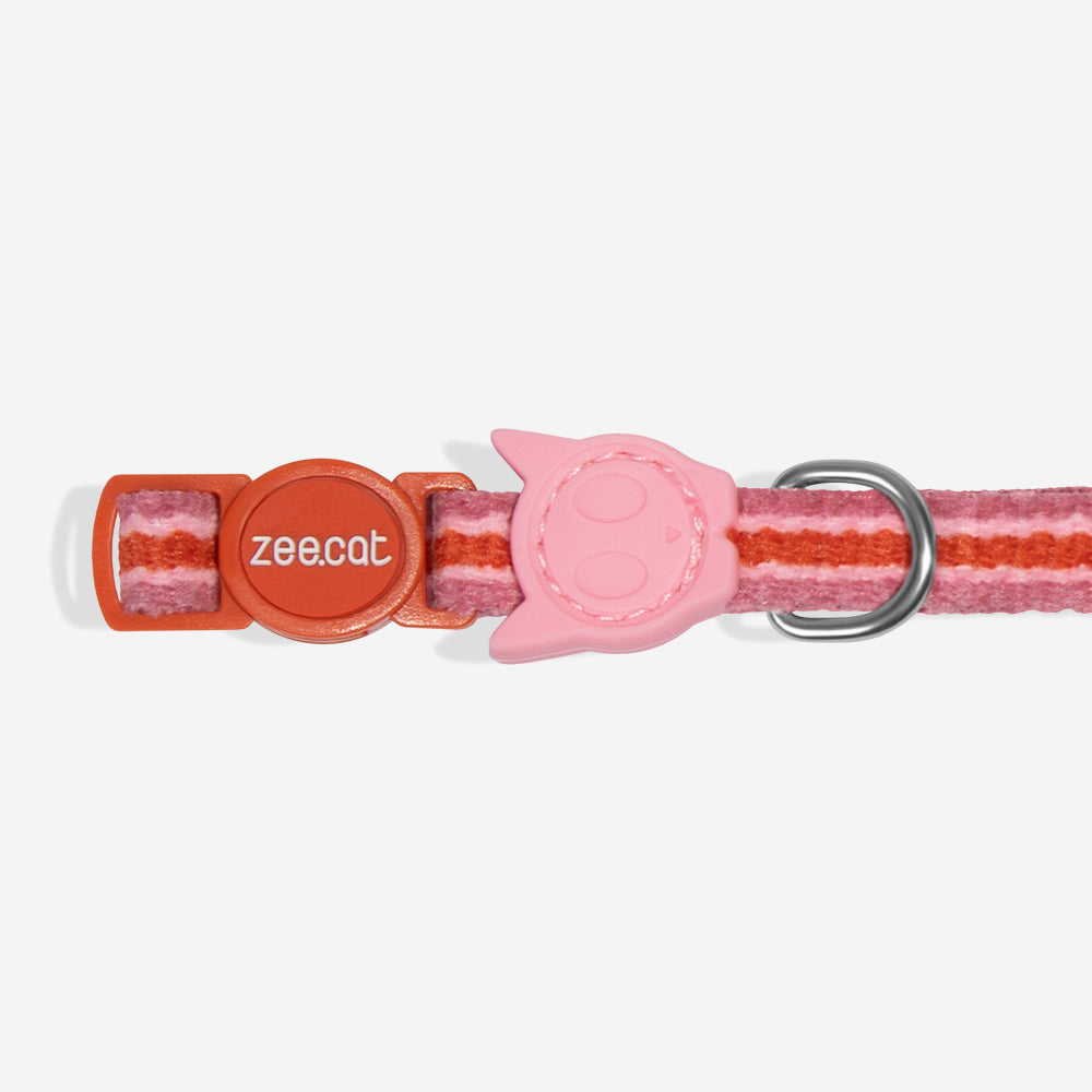 Zee Dog Collar Gato Velvet Vibes Courtney puesto en un gato