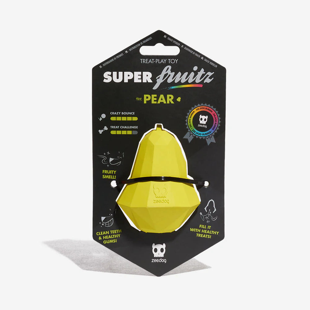 Zee Dog Super Pear juguete pera para perros en uso