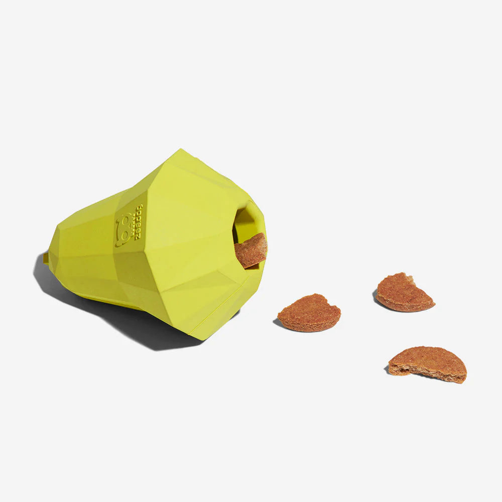 Zee Dog Super Pear juguete pera para perros vista lateral