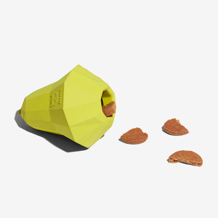 Zee Dog Super Pear juguete pera para perros vista lateral