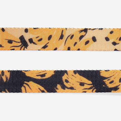 Zee Dog collar de gato Bossa Banana, detalle de la cinta con bananas amarillas sobre fondo negro