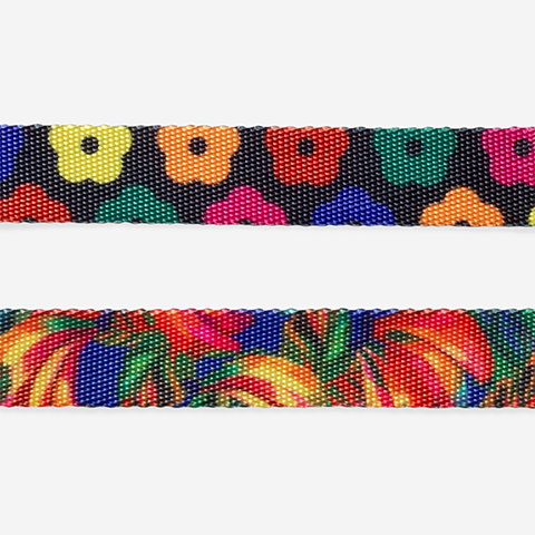 Zee Dog collar de gato Samba, detalle de la cinta con estampado floral en rojo, amarillo y verde