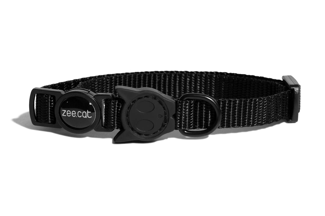 Zee Dog collar de gato Gotham negro, detalle de la hebilla desprendible de seguridad